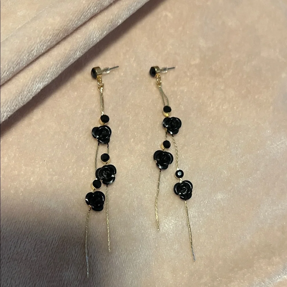 Chic Black and Gold Floral Dangle Earrings - Picture 2 of 3